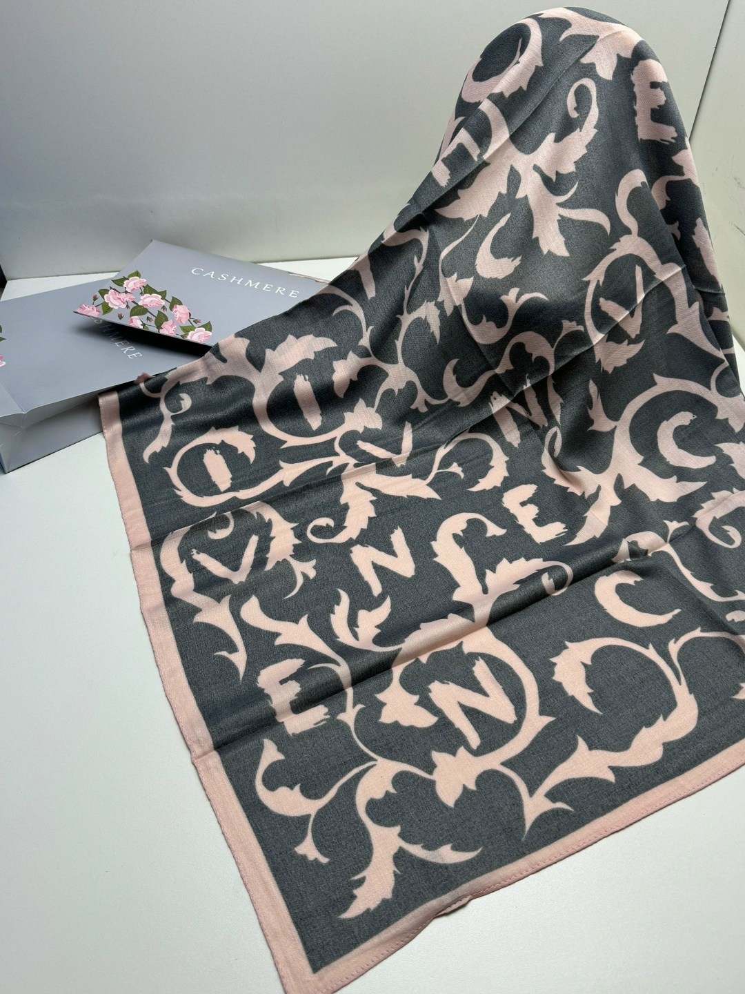 брендовый платок,платок живанши,брендовые платки,платки женские,палантин женские