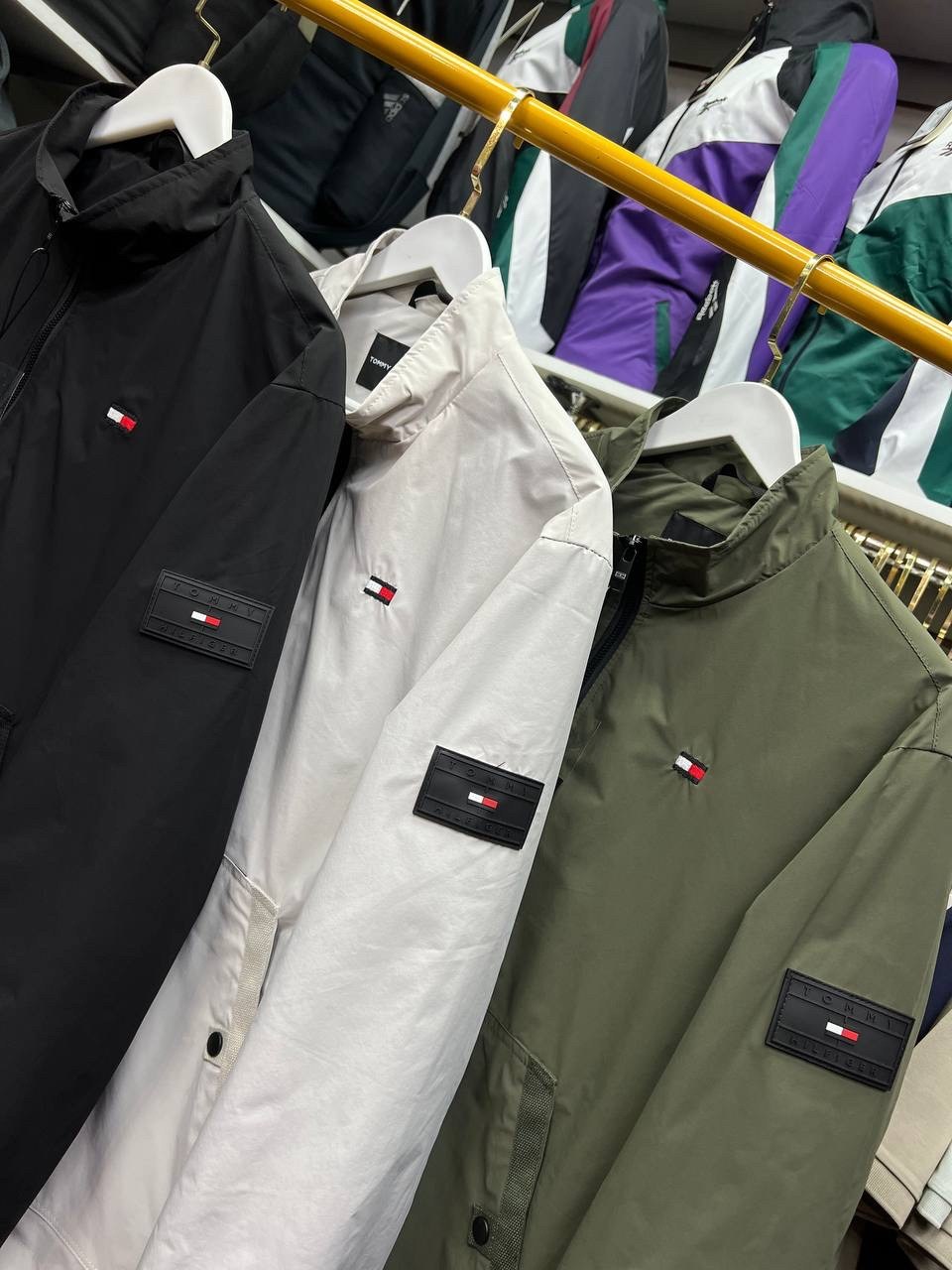 куртка tommy hilfiger мужская,tommy hilfiger куртка хаки,куртка ветровка tommy hilfiger,легкая куртка,мужская куртка бомбер