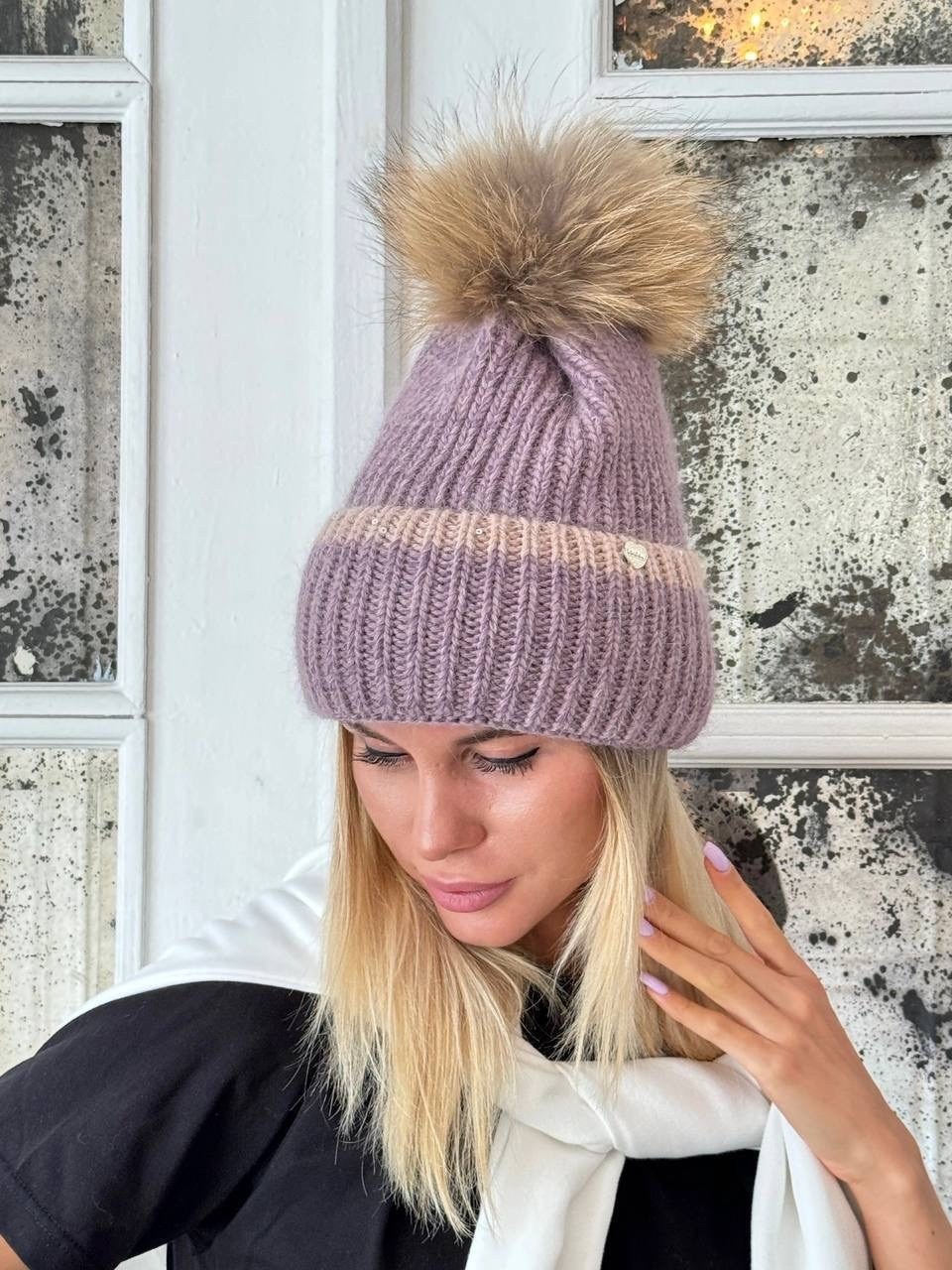 шапка с помпонами,шапка с помпоном из натурального меха,вязаная шапка,шапка с натуральным помпоном,шапка с натуральным помпоном женская