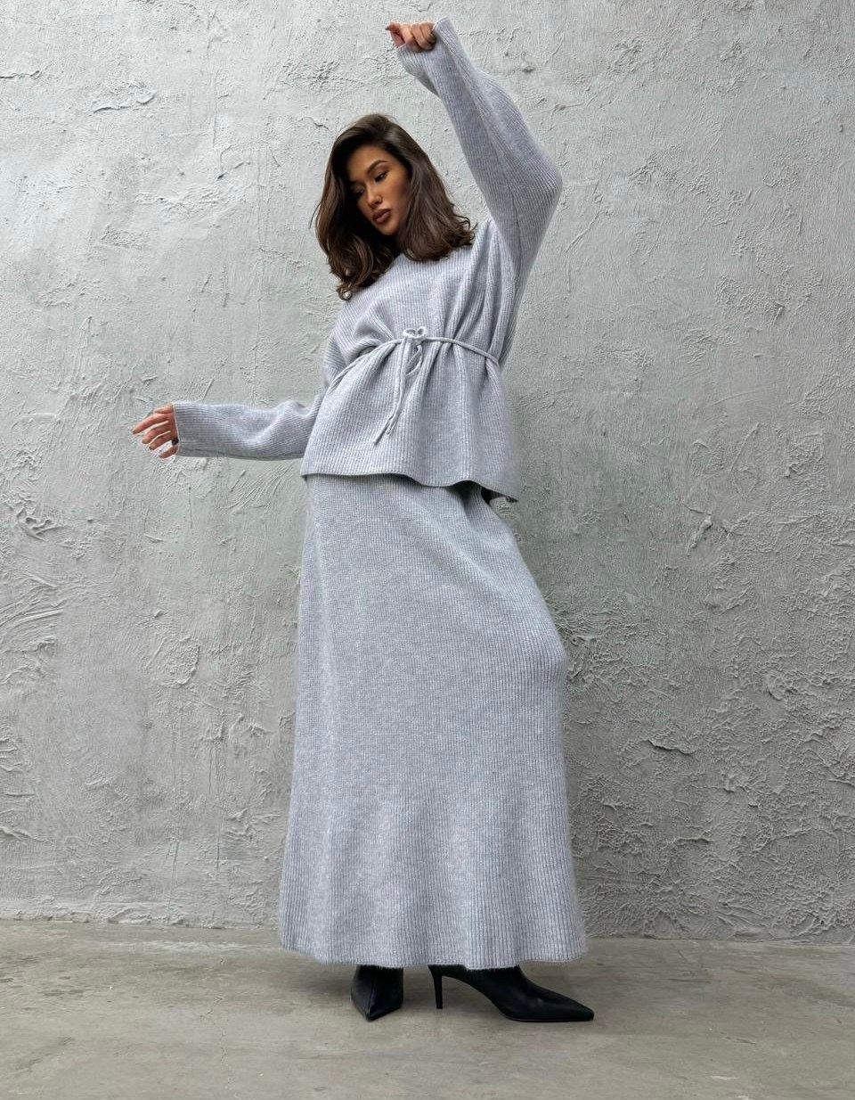 вязаные костюмы,трикотажные костюмы,костюм вязаный с юбкой,трикотажные костюмы с юбкой,костюм молочный