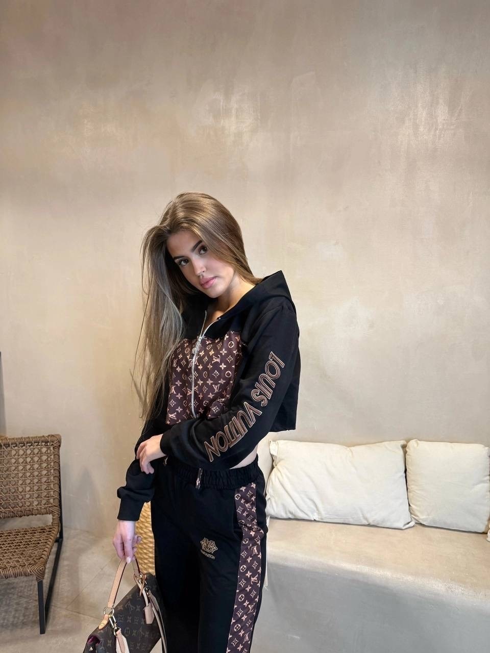 костюмы спортивные женские,стильные женские костюмы,трикотажные костюмы,повседневный спортивный костюм,костюм бежевый