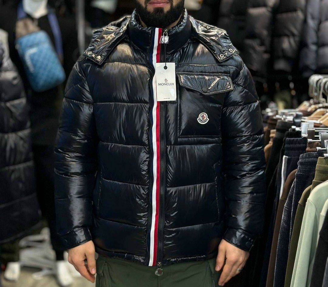 пуховик moncler мужской,moncler montbeliard,глянцевый пуховик монклер,куртка moncler зимняя,moncler пуховик