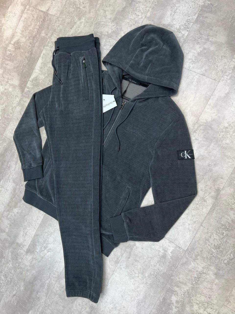 спортивный костюм brunello cucinelli,мужские спортивные костюмы,спортивные костюмы,спортивный костюм armani,велюровые костюмы