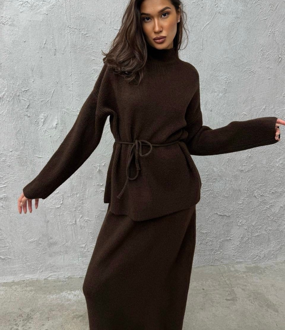 вязаные костюмы,трикотажные костюмы,костюм вязаный с юбкой,трикотажные костюмы с юбкой,костюм молочный