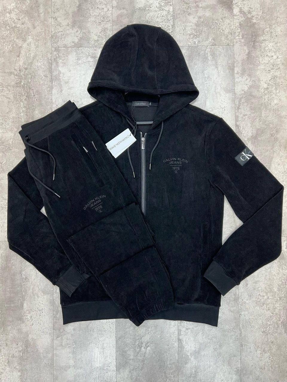 cпортивный костюм велюровый,велюровый костюм,спортивный костюм мужской велюровый,мужские спортивные костюмы,костюм версаче