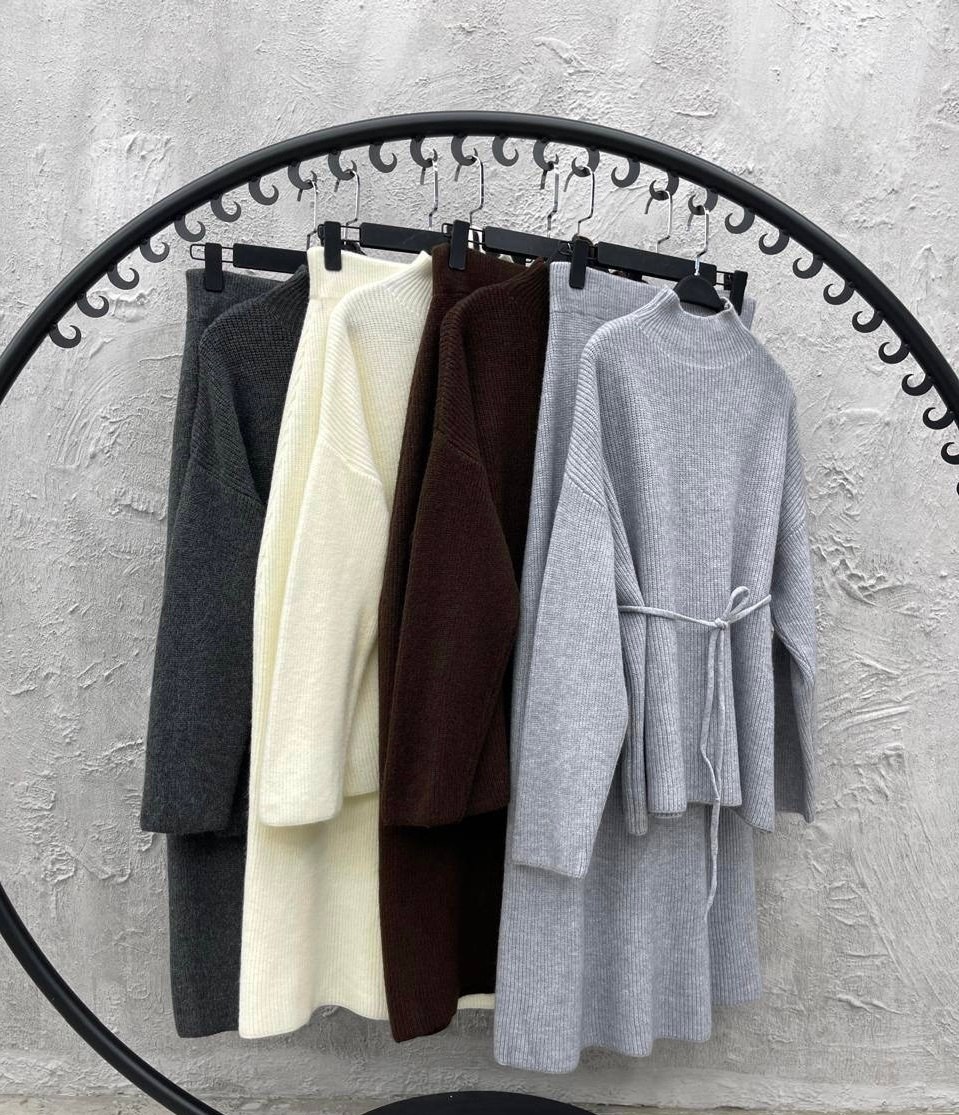 вязаные костюмы,трикотажные костюмы,костюм вязаный с юбкой,трикотажные костюмы с юбкой,костюм молочный