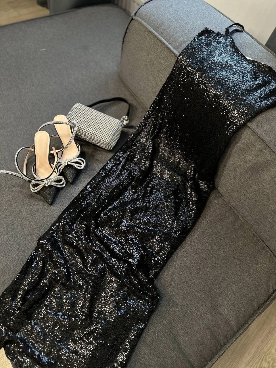 вечернее платье с пайетками,вечернее платье,женское вечернее платье,платья с пайетками,платье на тонких бретелях
