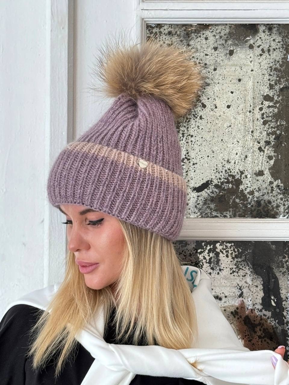 шапка с помпонами,шапка с помпоном из натурального меха,вязаная шапка,шапка с натуральным помпоном,шапка с натуральным помпоном женская