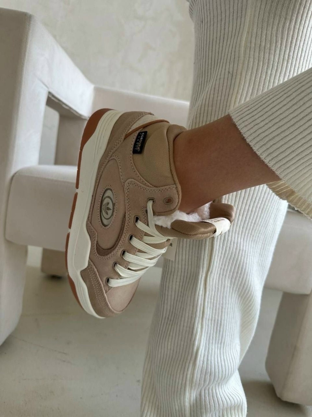,кроссовки женскиe,бежевые кроссовки,кроссовки эко,стильные кроссовки