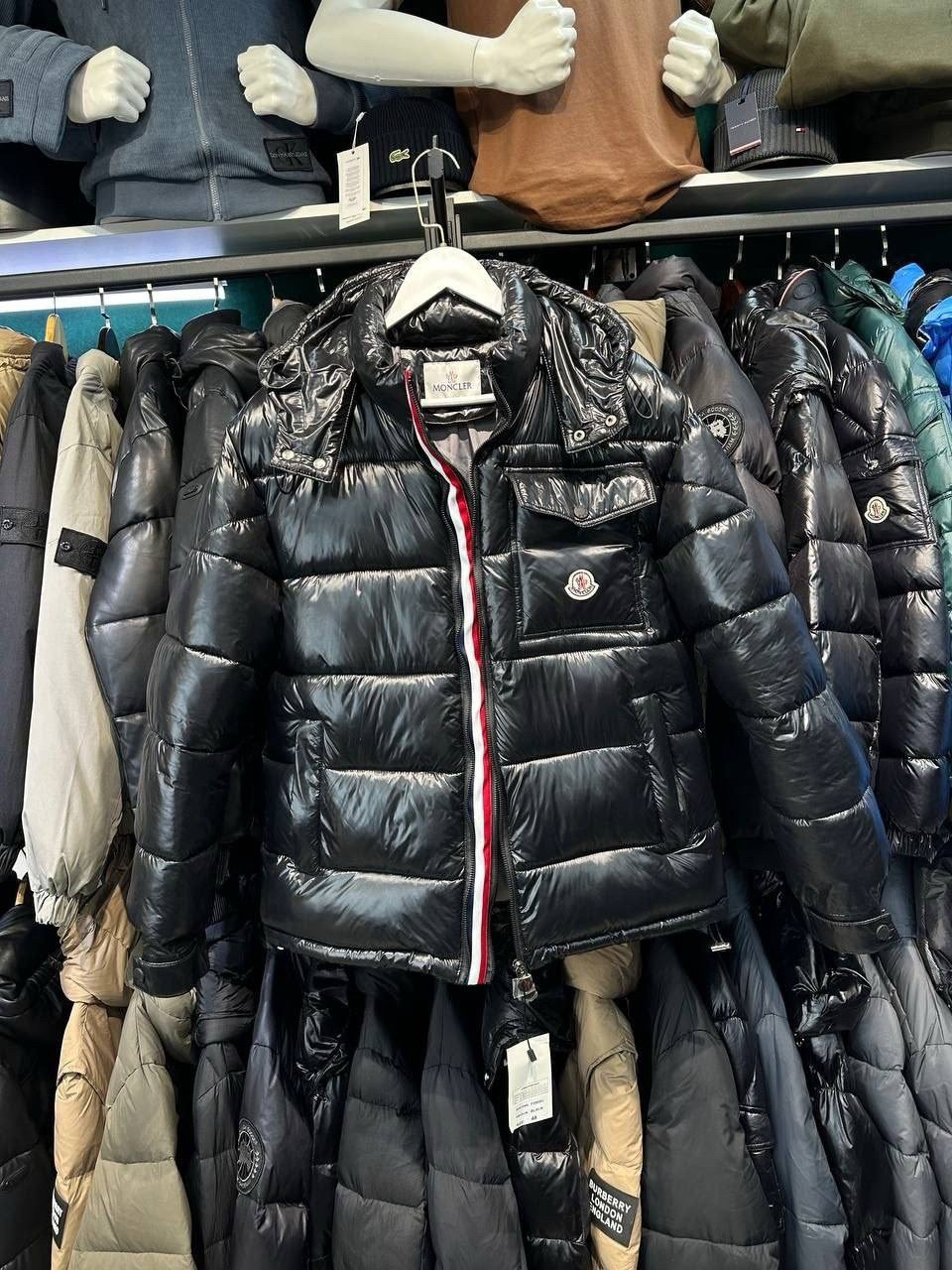 пуховик moncler мужской,moncler montbeliard,глянцевый пуховик монклер,куртка moncler зимняя,moncler пуховик