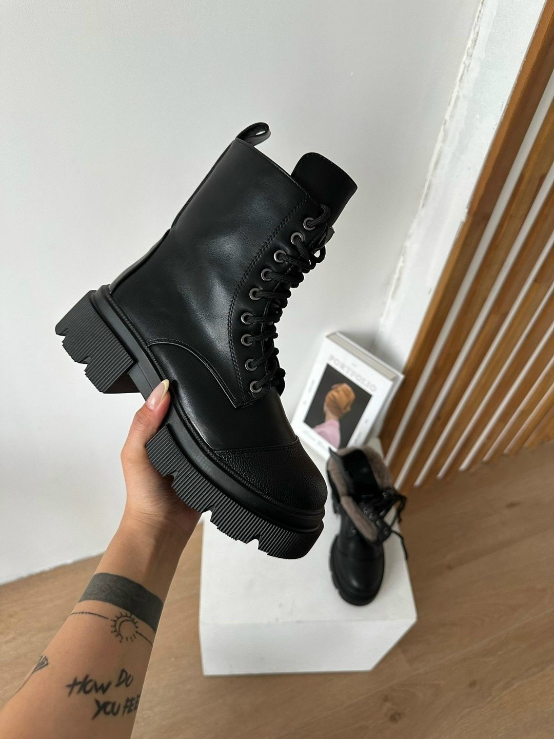 ботинки женские,,ботинки женские черные,стильные ботинки,женская