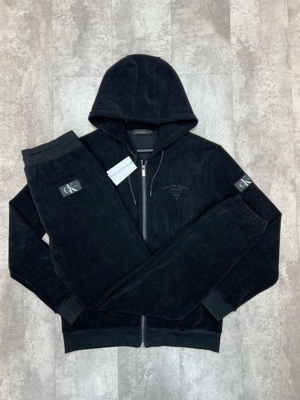 cпортивный костюм велюровый,велюровый костюм,спортивный костюм мужской велюровый,мужские спортивные костюмы,костюм версаче