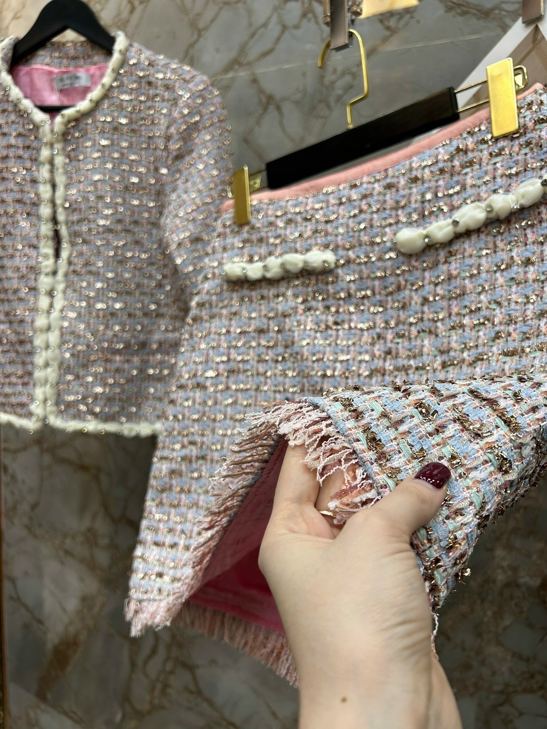 женский твидовый костюм,твидовый костюм с юбкой,твидовые костюмы,твидовый костюм зара розовый,жакет шанель жаклин