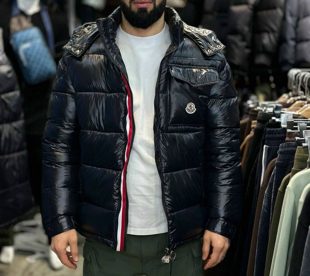 пуховик moncler мужской,moncler montbeliard,глянцевый пуховик монклер,куртка moncler зимняя,moncler пуховик