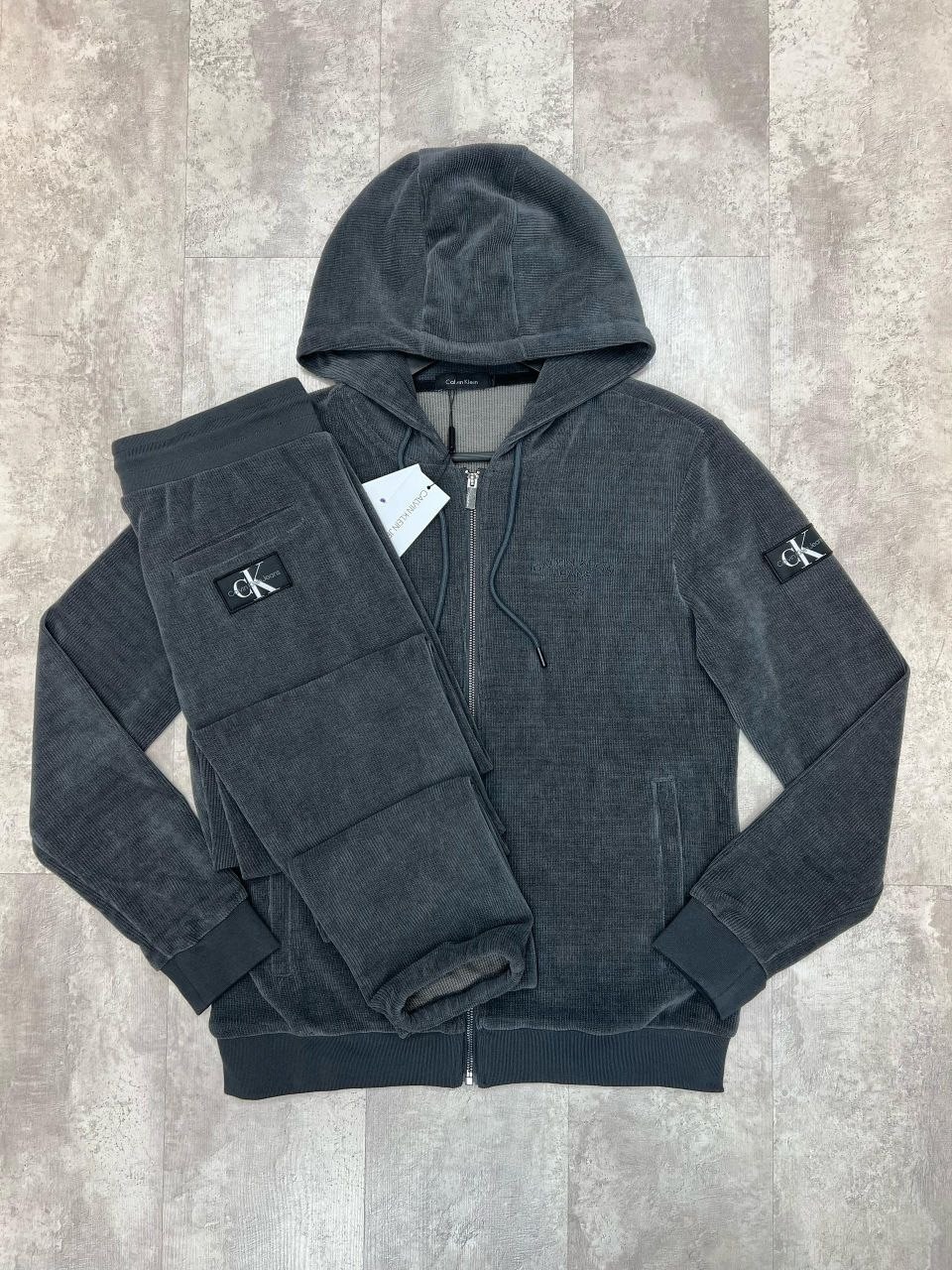 спортивный костюм brunello cucinelli,мужские спортивные костюмы,спортивные костюмы,спортивный костюм armani,велюровые костюмы