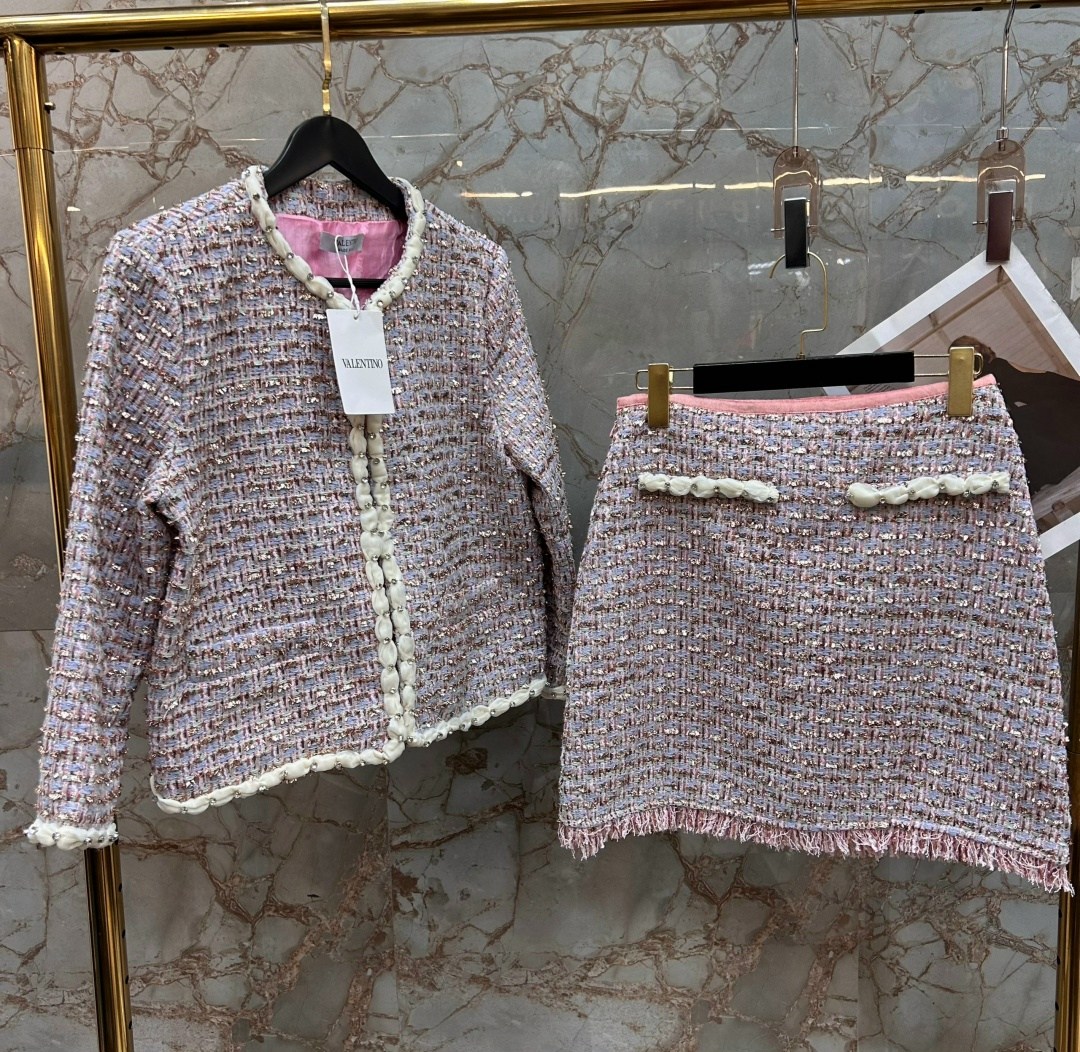 женский твидовый костюм,твидовый костюм с юбкой,твидовые костюмы,твидовый костюм зара розовый,жакет шанель жаклин