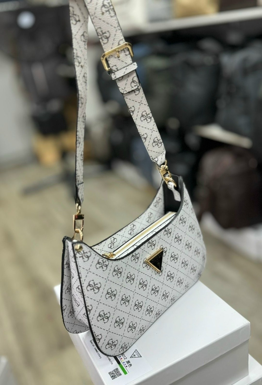 cумка женская guess,сумки guess оригинал,cумка guess,сумка guess сумка guess,guess сумка на плечо