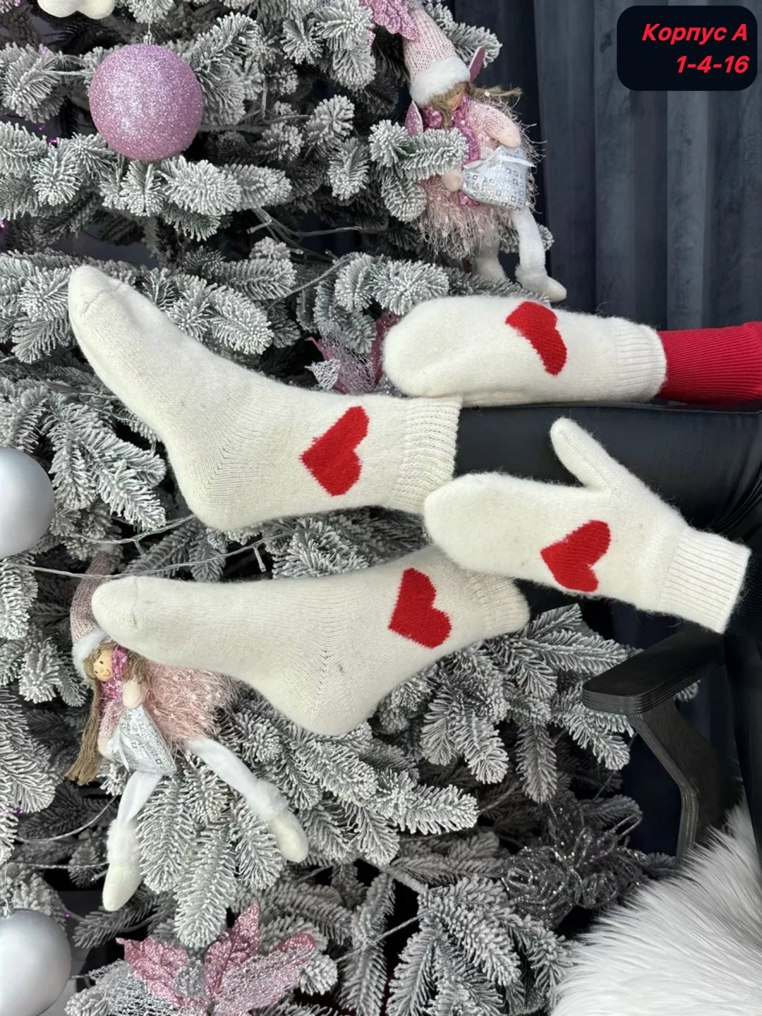 женские шерстяные носки,комплект шерстяных носков,набор варежки и носки,носки шерстяные,шерстяные носки со снежинкамb