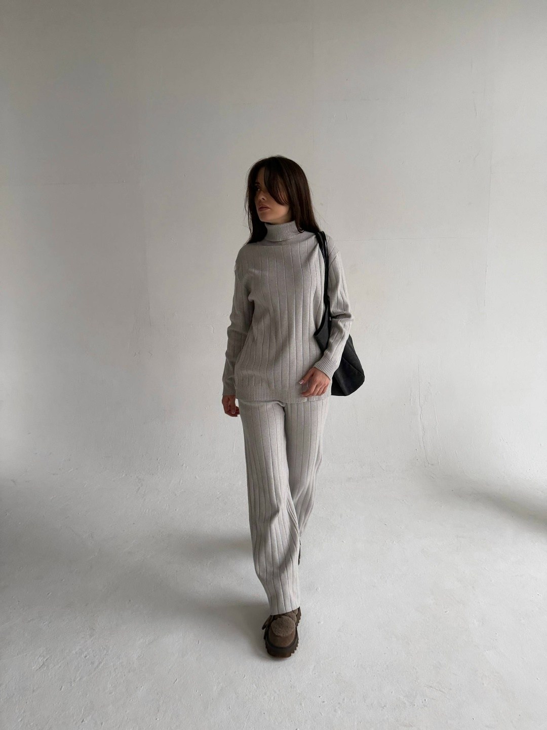 костюм лапша с брюками женский,трикотажные костюмы,серый костюм женский,костюм с брюками,костюм джемпер и брюки