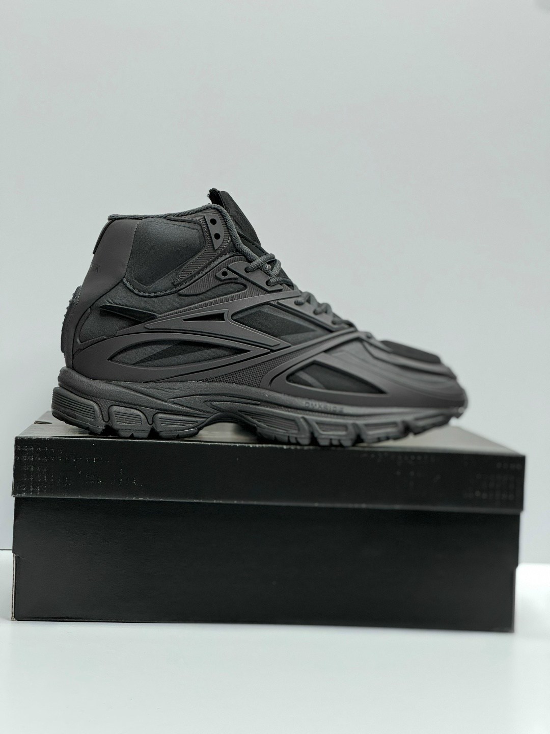 reebok premier road modern,кроссовки,кроссовки reebok,reebok premier road modern 2025,черные кроссовки