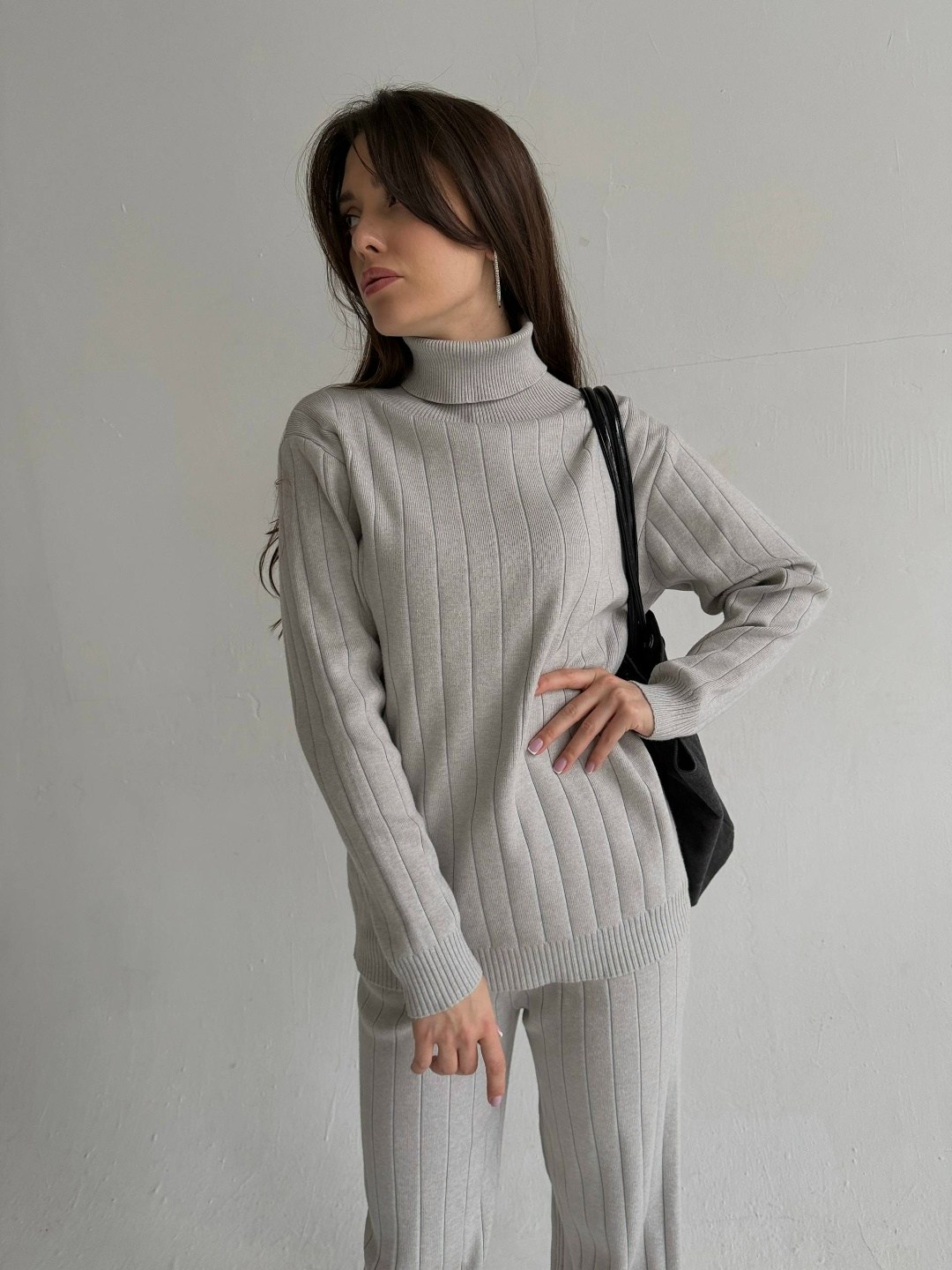 костюм лапша с брюками женский,трикотажные костюмы,серый костюм женский,костюм с брюками,костюм джемпер и брюки