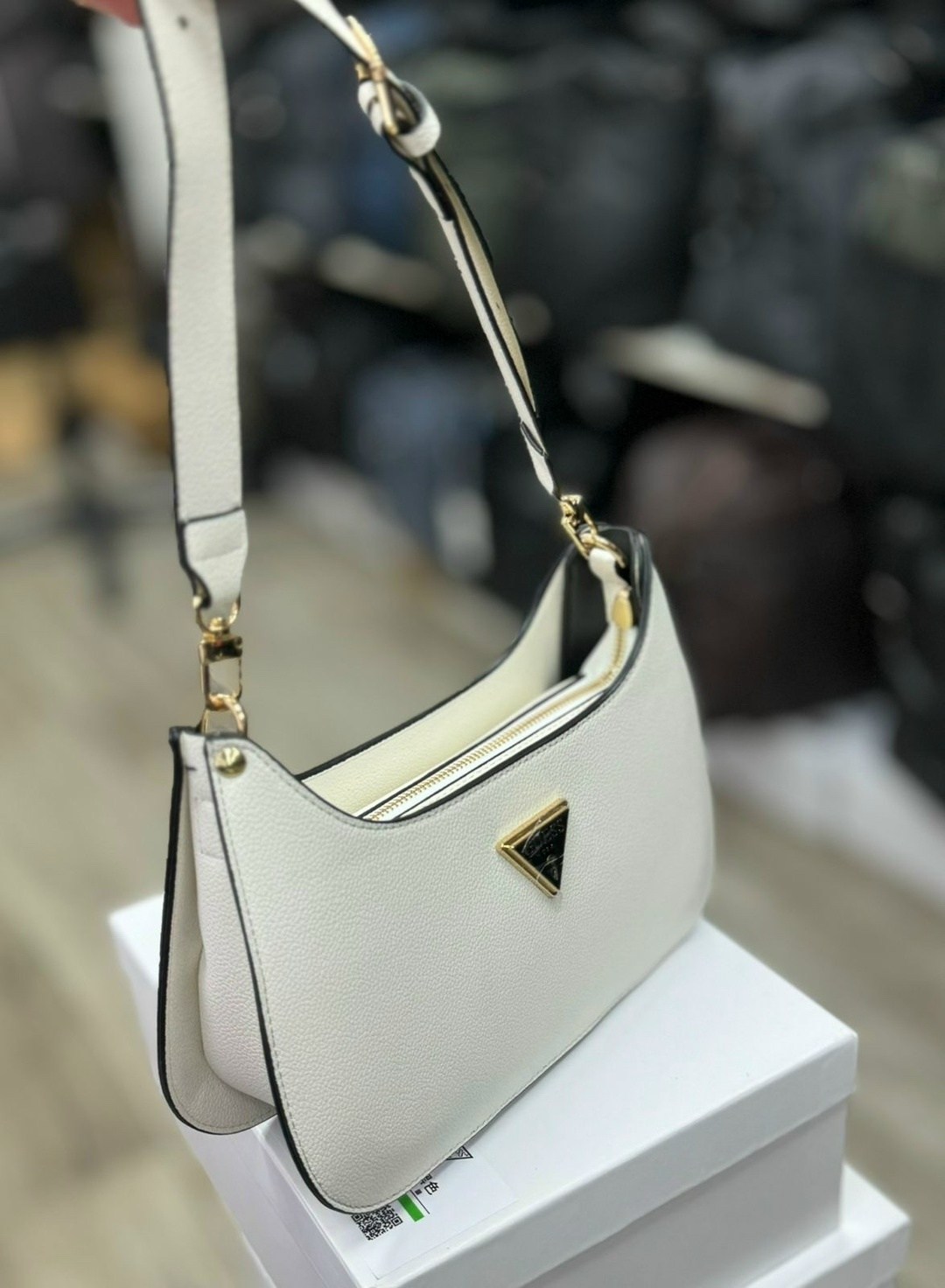 cумка женская guess,сумки guess оригинал,cумка guess,сумка guess сумка guess,guess сумка на плечо