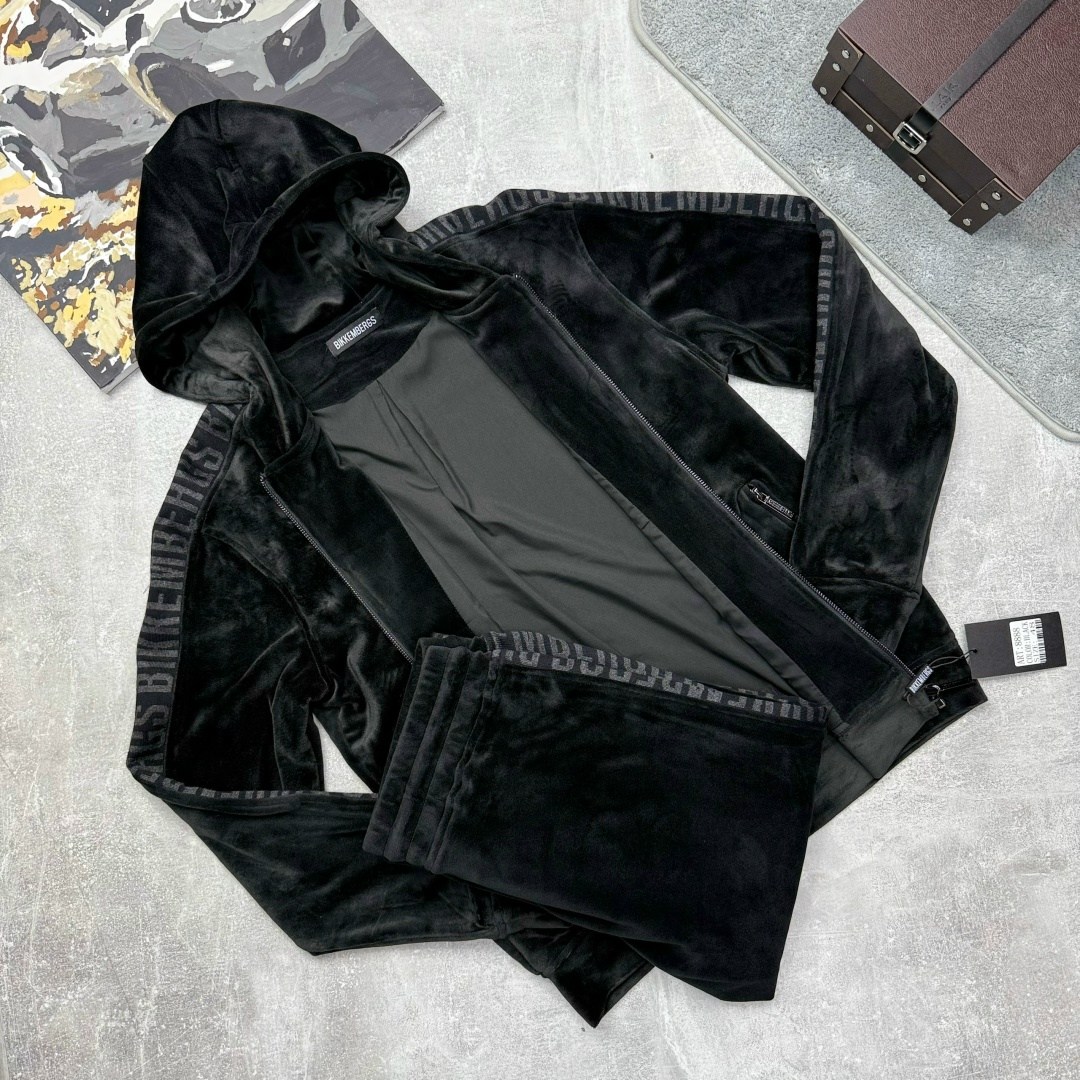 cпортивный костюм велюровый,велюровый костюм мужской версаче,костюм версаче велюр мужской,велюровый спортивный костюм мужской,велюровые костюмы