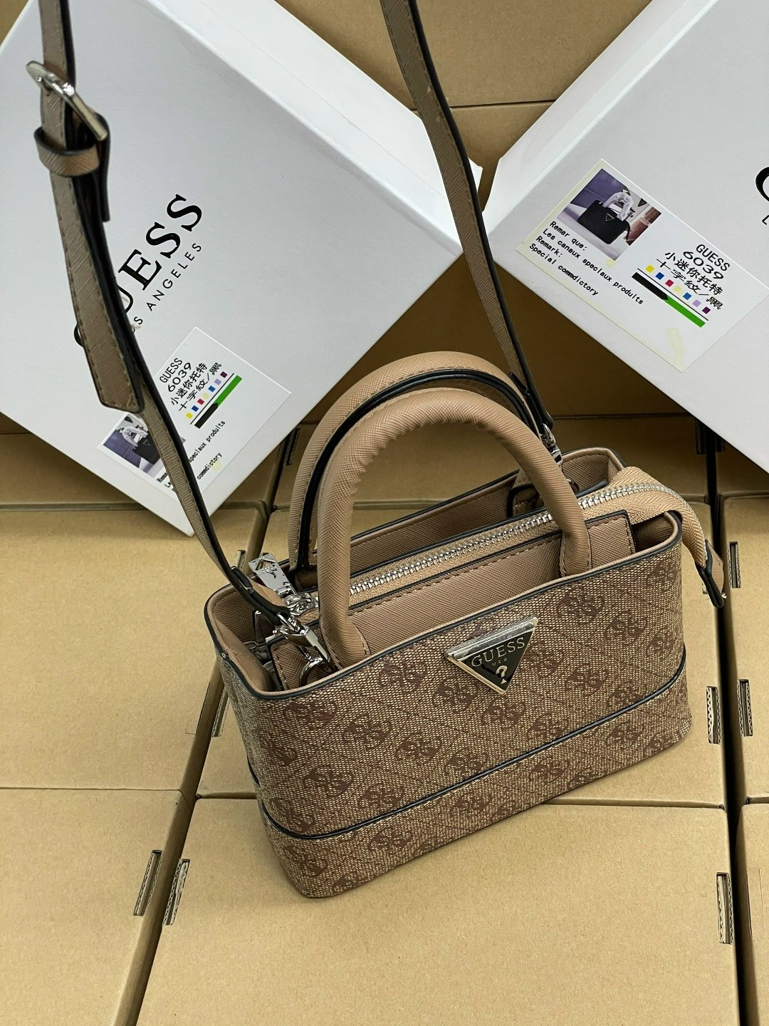 сумка женская guess,guess сумка на плечо,cумка guess,сумка,женская сумка