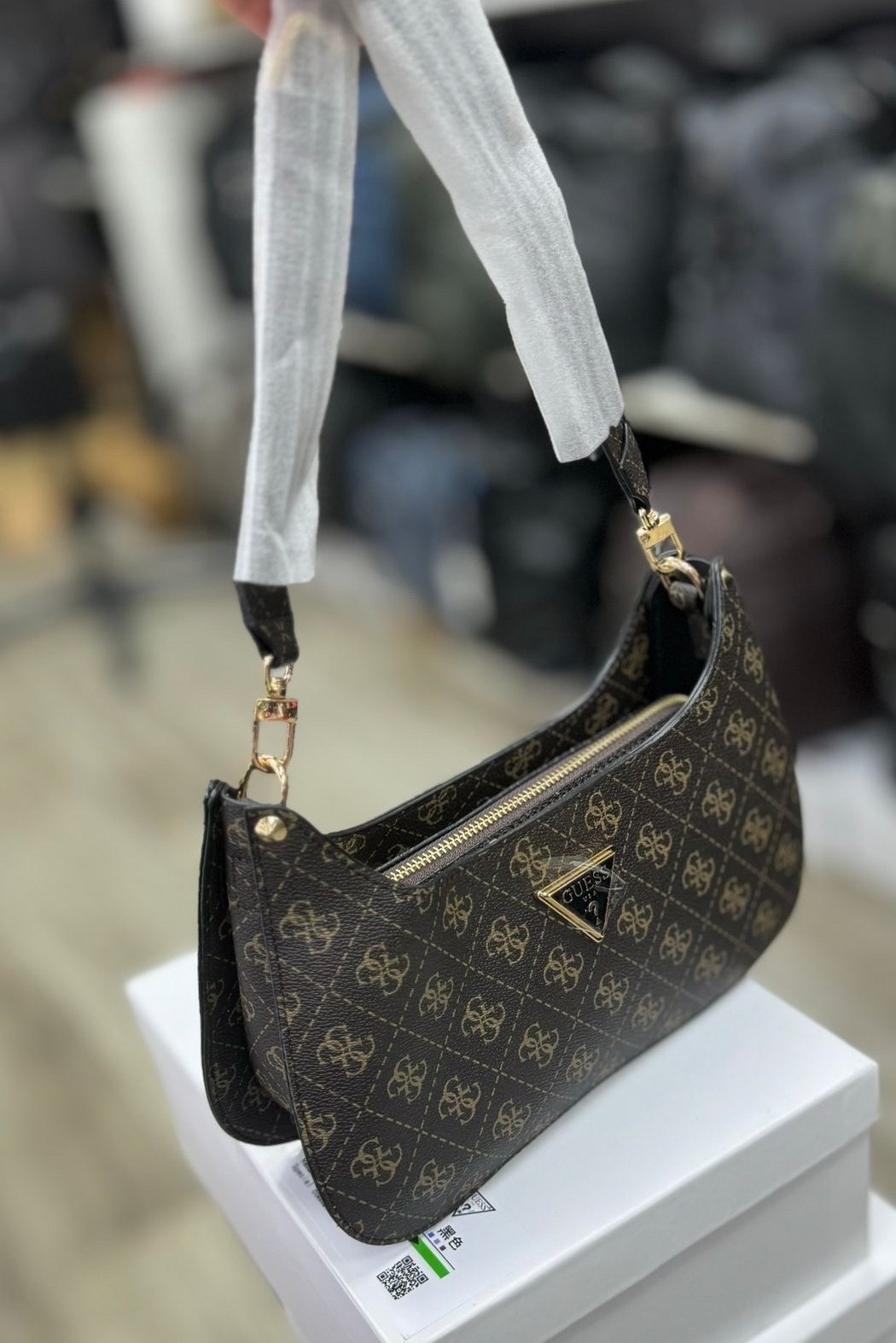 cумка женская guess,сумки guess оригинал,cумка guess,сумка guess сумка guess,guess сумка на плечо