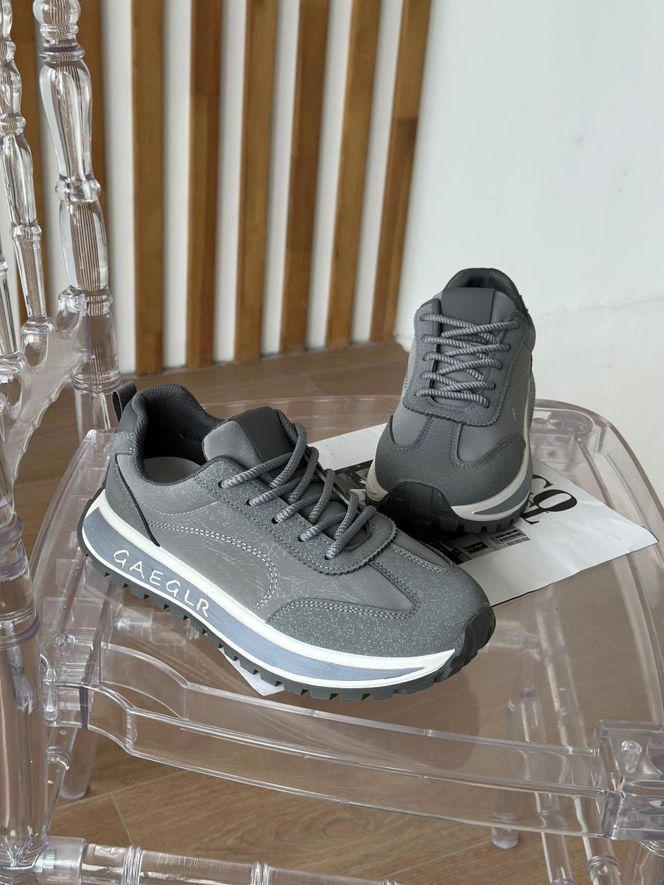 кроссовки женскиe,,модные кроссовки,кроссовки тренд,повседневные кроссовки