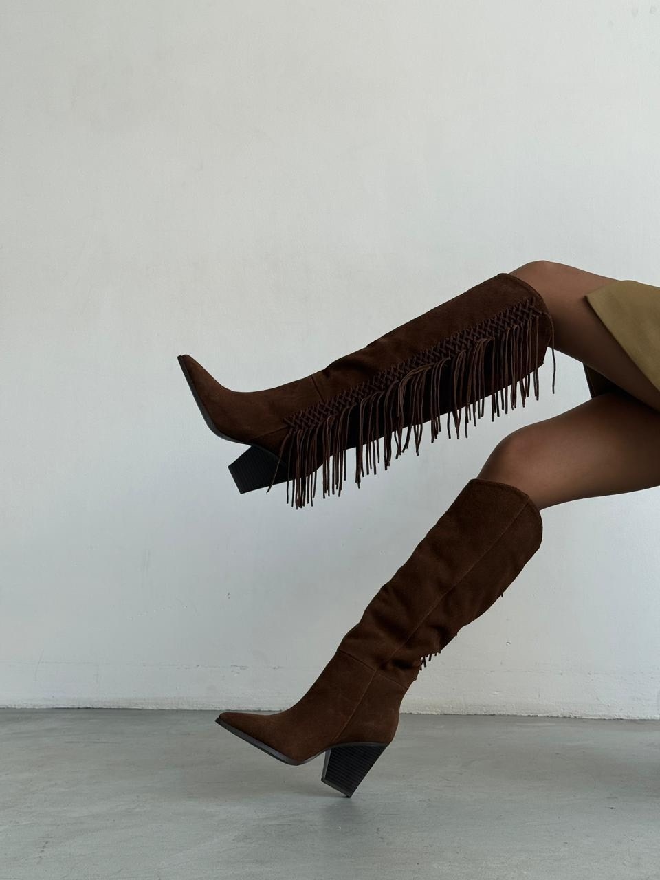 сапоги с бахромой,сапоги замшевые,высокие сапоги,коричневые сапоги,ковбойские сапоги