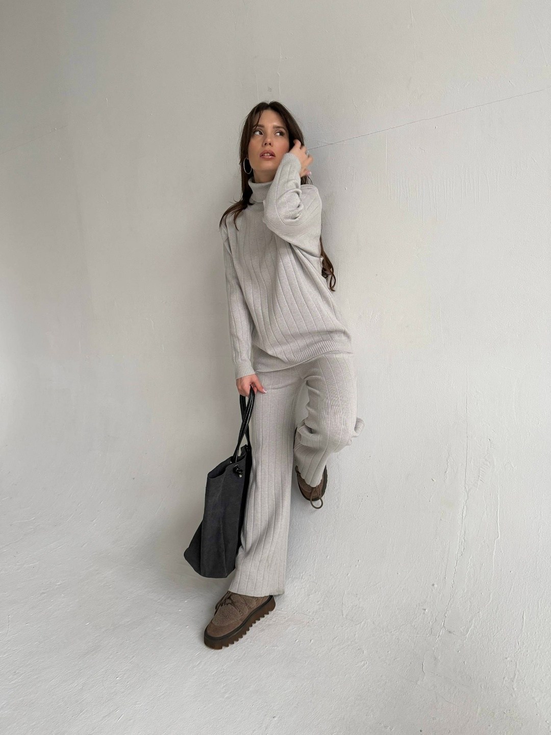 костюм лапша с брюками женский,трикотажные костюмы,серый костюм женский,костюм с брюками,костюм джемпер и брюки