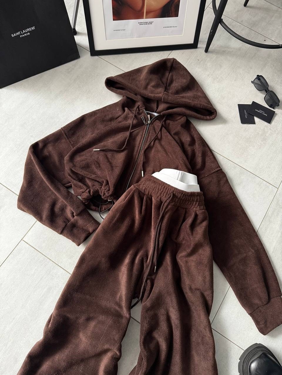 cпортивный костюм велюровый,велюровые костюмы,велюровый спортивный костюм женски,костюм женский велюровый,повседневный костюм