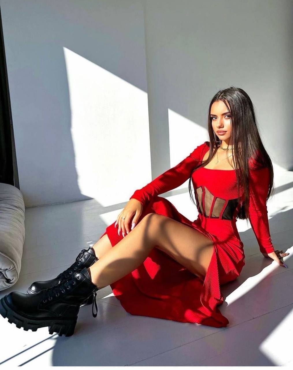 женское платье с разрезом,платье с имитацией корсета,платье с элементами корсета,платье женская,платье лапша