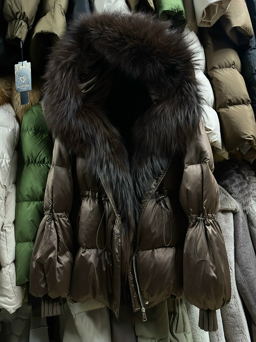 женский пуховик с меховым воротником,пуховики с натуральным мехом,женский пуховик,пуховик с мехом,женский короткий пуховик