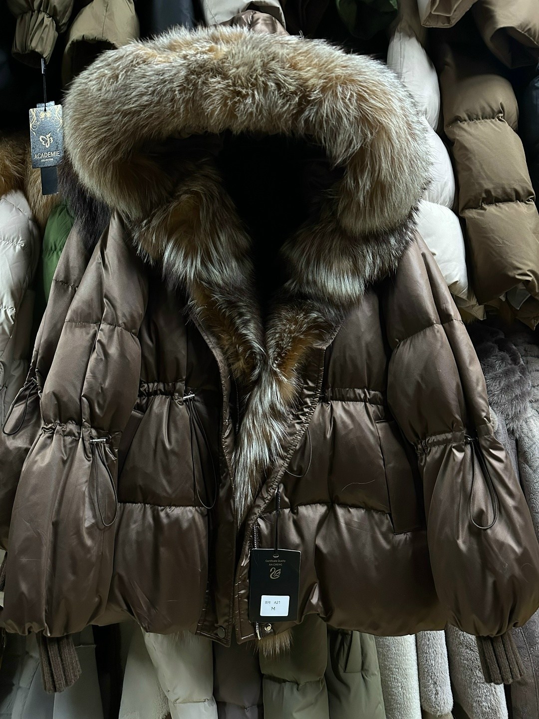 женский пуховик с меховым воротником,пуховики с натуральным мехом,женский пуховик,пуховик с мехом,женский короткий пуховик