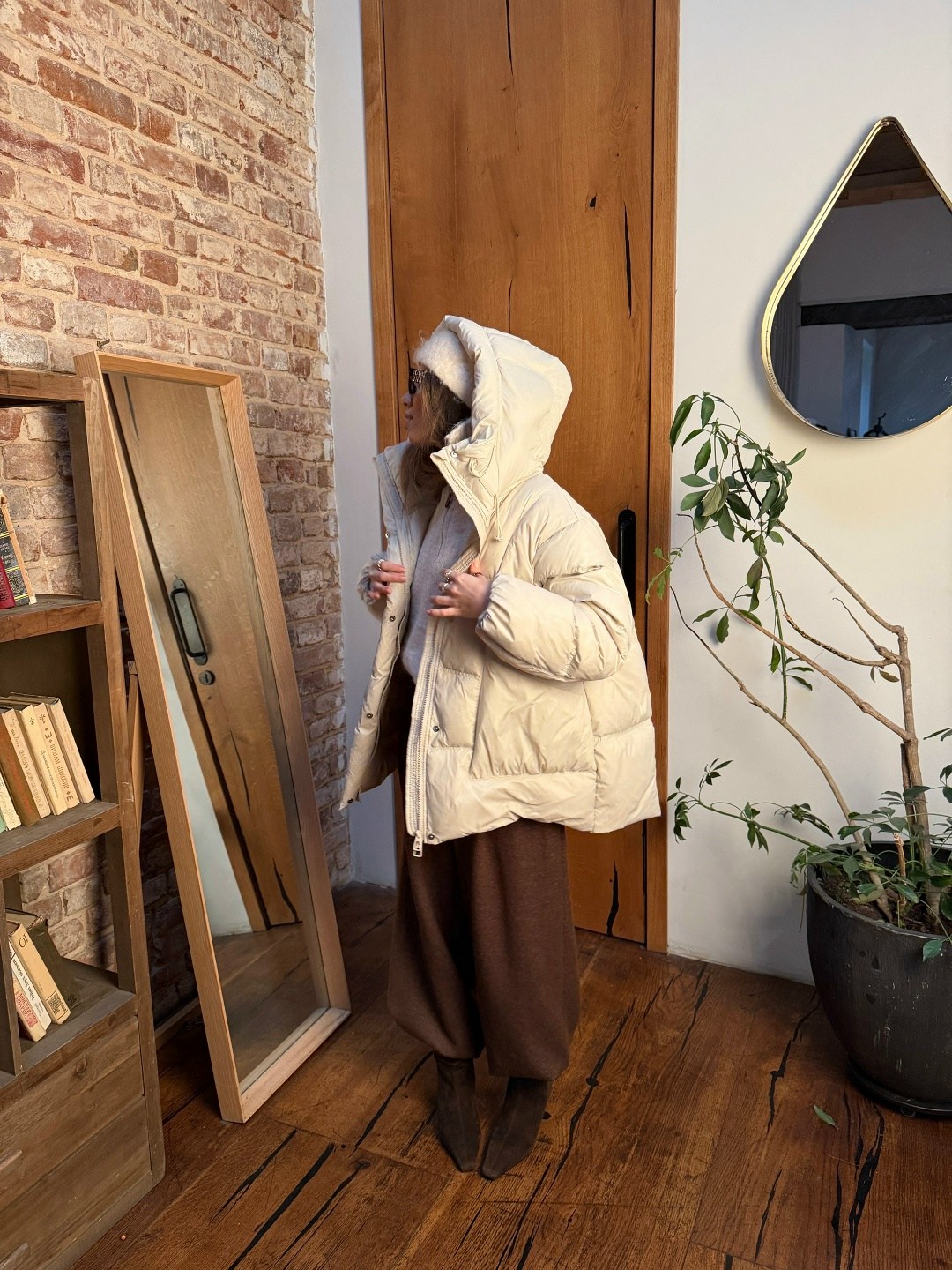 модные пуховики,пуховик оверсайз,объемный пуховик,бежевый пуховик,образы с бежевым пуховиком