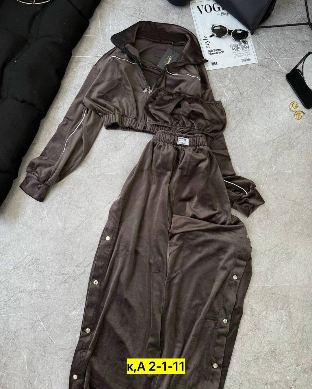 велюровый костюм спортивный,костюмы спортивные женские,спортивный костюм из плащевки,спортивный костюм плащевка женский,костюм спортивные женские костюмы