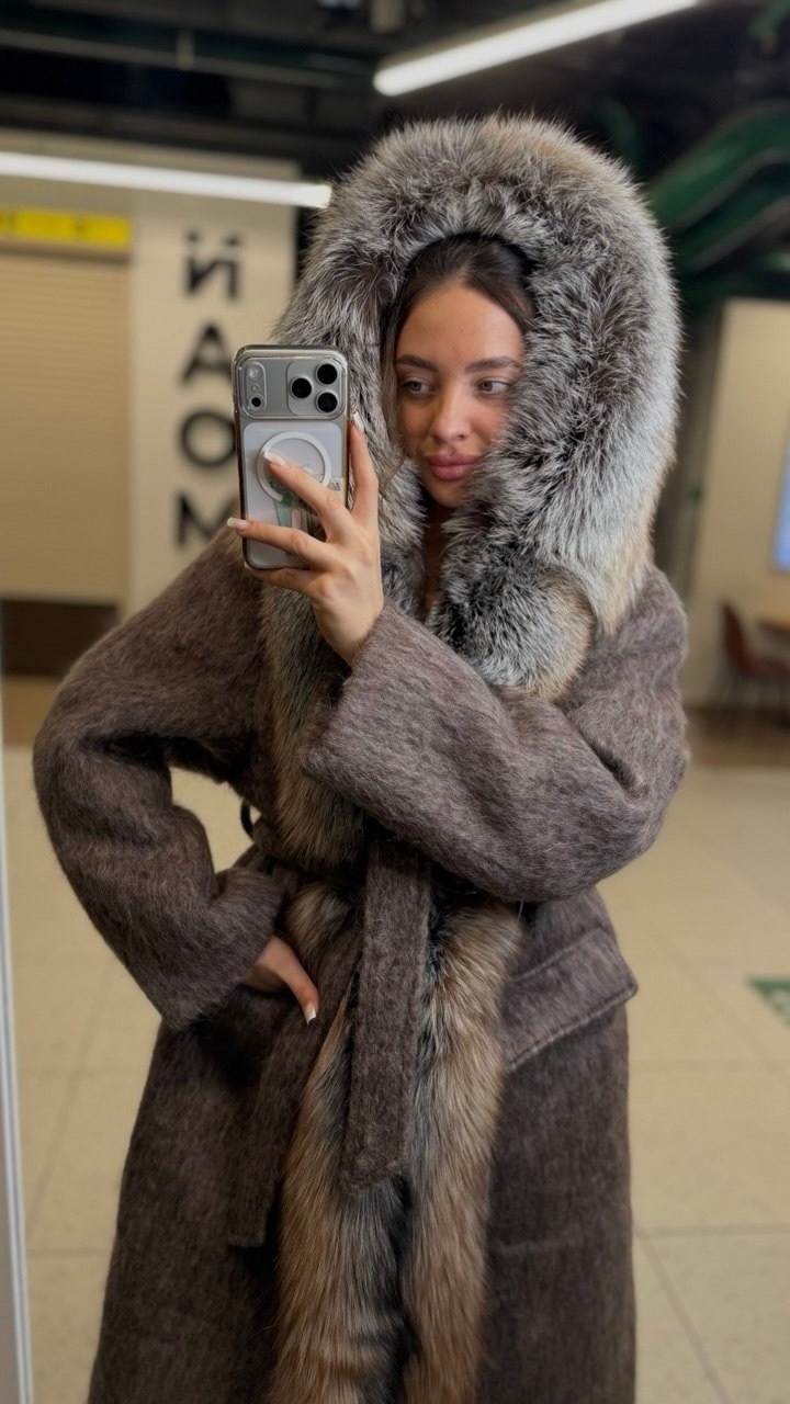 пальто с мехом,пальто с воротником,шерстяное пальто,пальто меховое,зимнее пальто