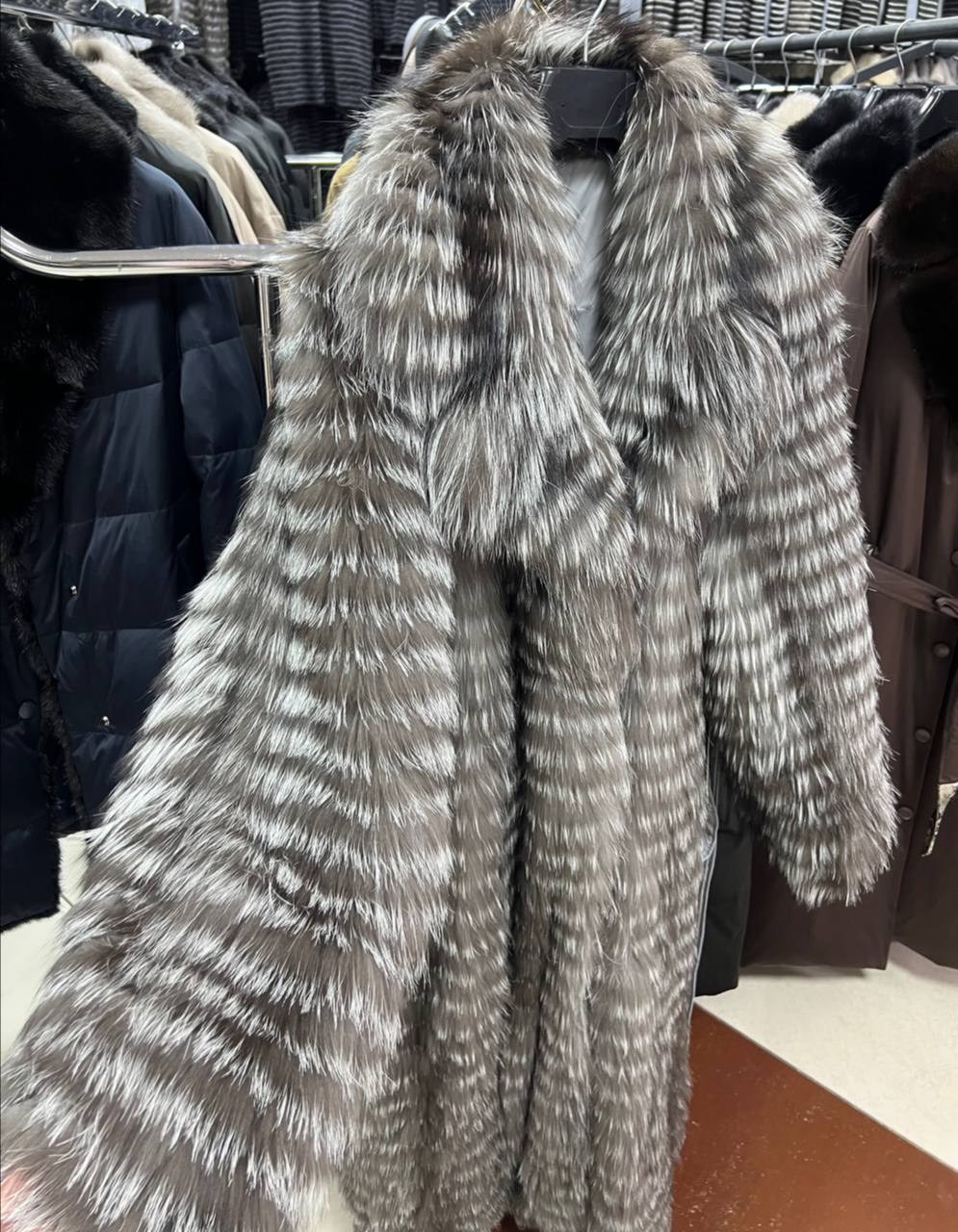 пуховики с мехом,пуховики с натуральным мехом,пуховик женский с натуральным мехом,пуховик женский с мехом,куртка зимняя с мехом