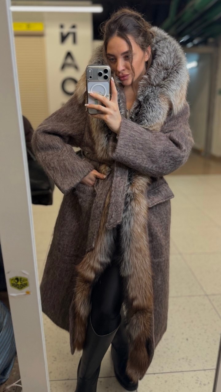 пальто с мехом,пальто с воротником,шерстяное пальто,пальто меховое,зимнее пальто