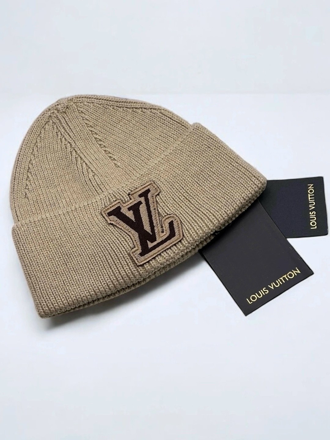 шапка louis vuitton,модная шапка,шапка lv,шапка луи виттон,вязаная шапка