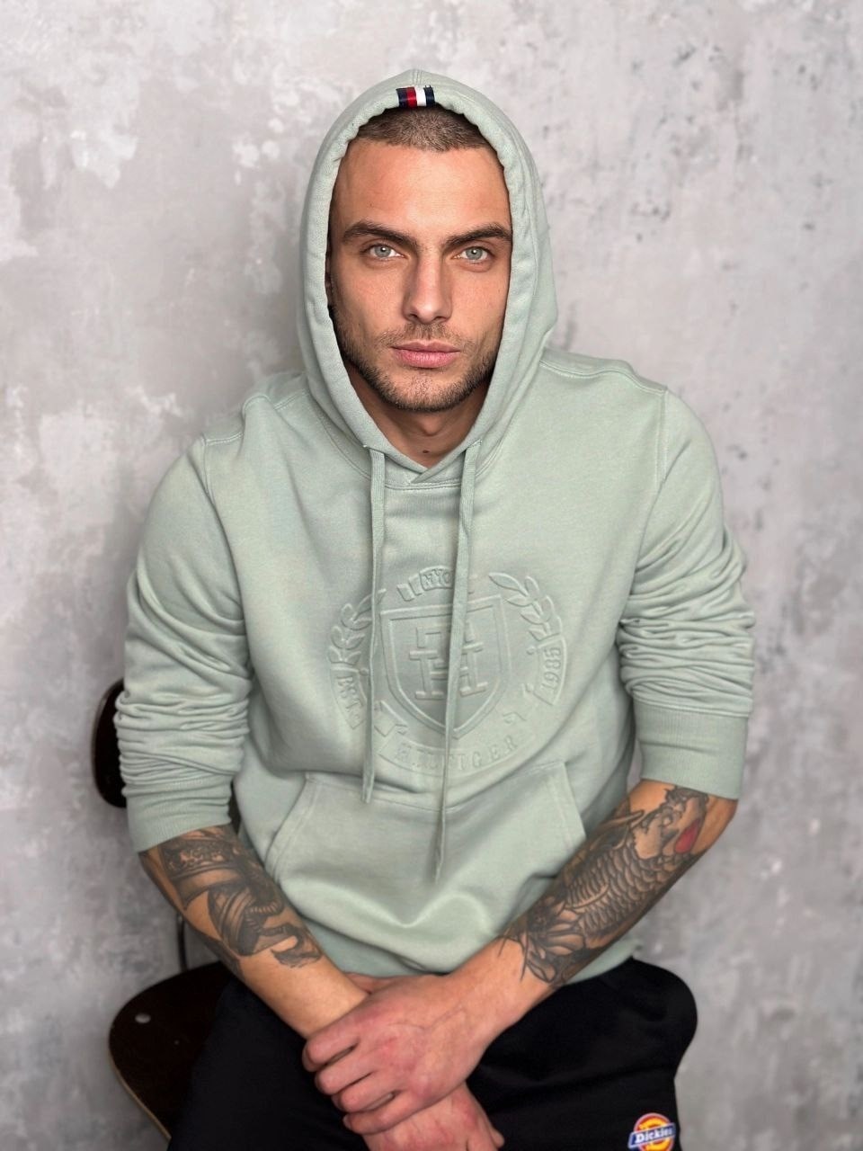 футболка серая,футболки с принтами,мужская футболка,футболка,футболки для мужчин