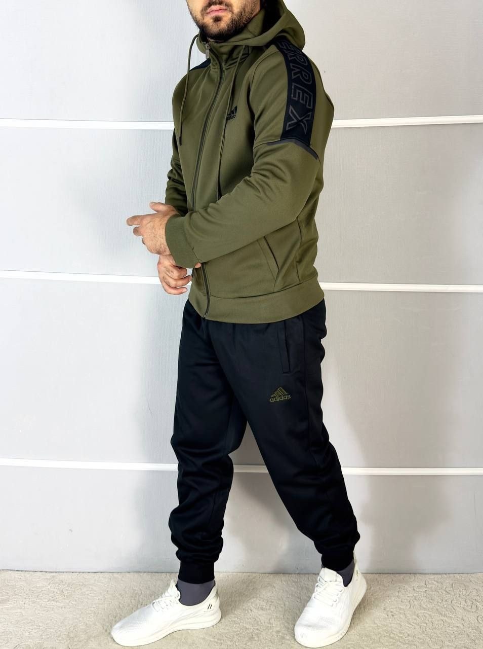 спортивный костюм адидас мужской красный с черным,костюм адидас черно красный мужской,черно красный костюм мужской спортивный адидас,спортивный костюм адидас мужской красный,спортивные костюмы адидас