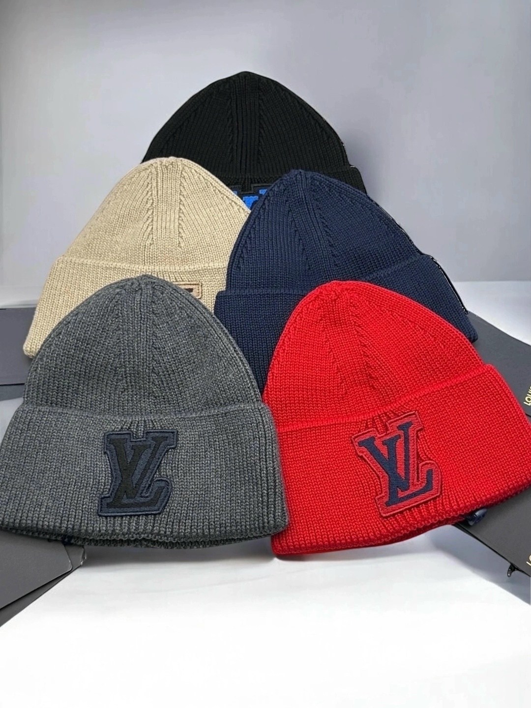 шапка louis vuitton,модная шапка,шапка lv,шапка луи виттон,вязаная шапка