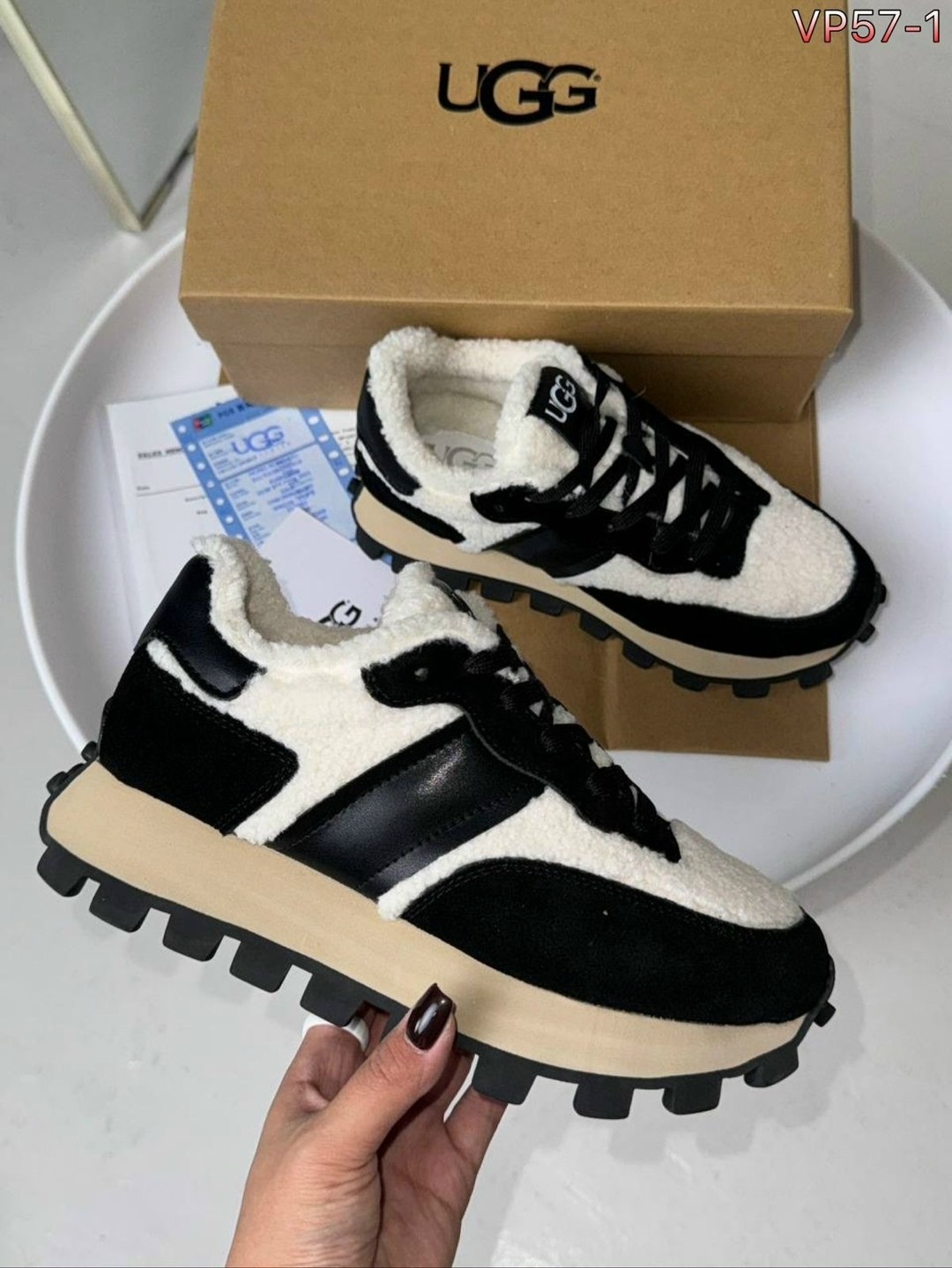 ,женские кроссовки,кроссовки брендовые,кроссовки стильные,повседневные кроссовки