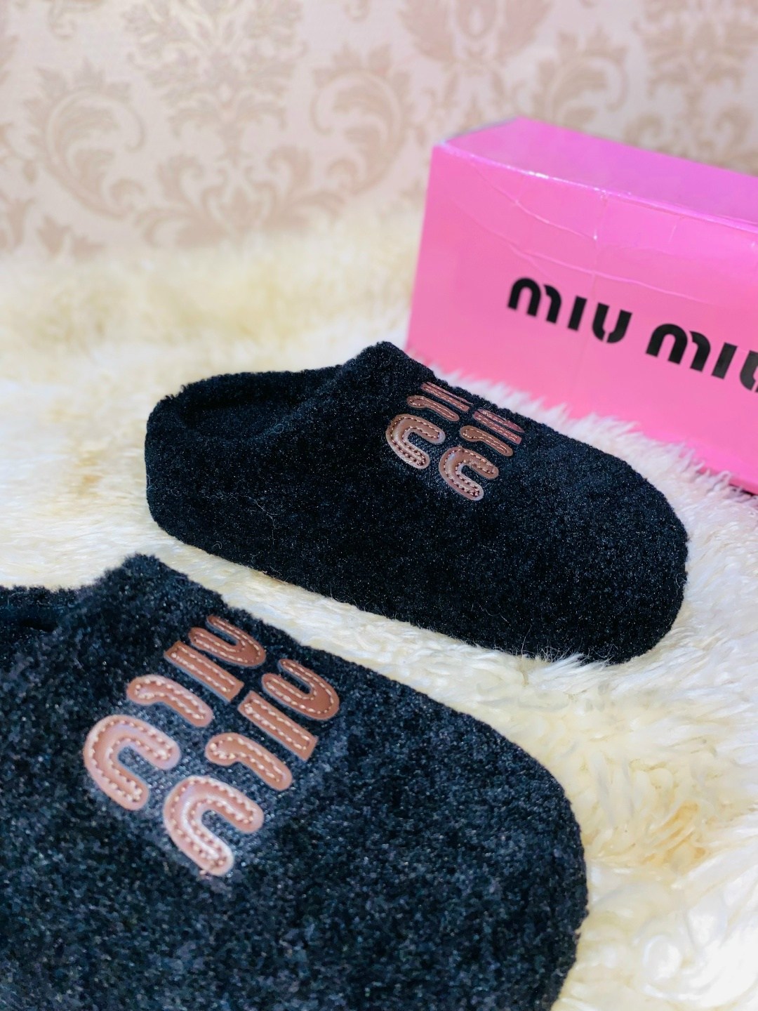 тапочки женские,,модные тапочки,домашние тапочки,тапочки miu miu