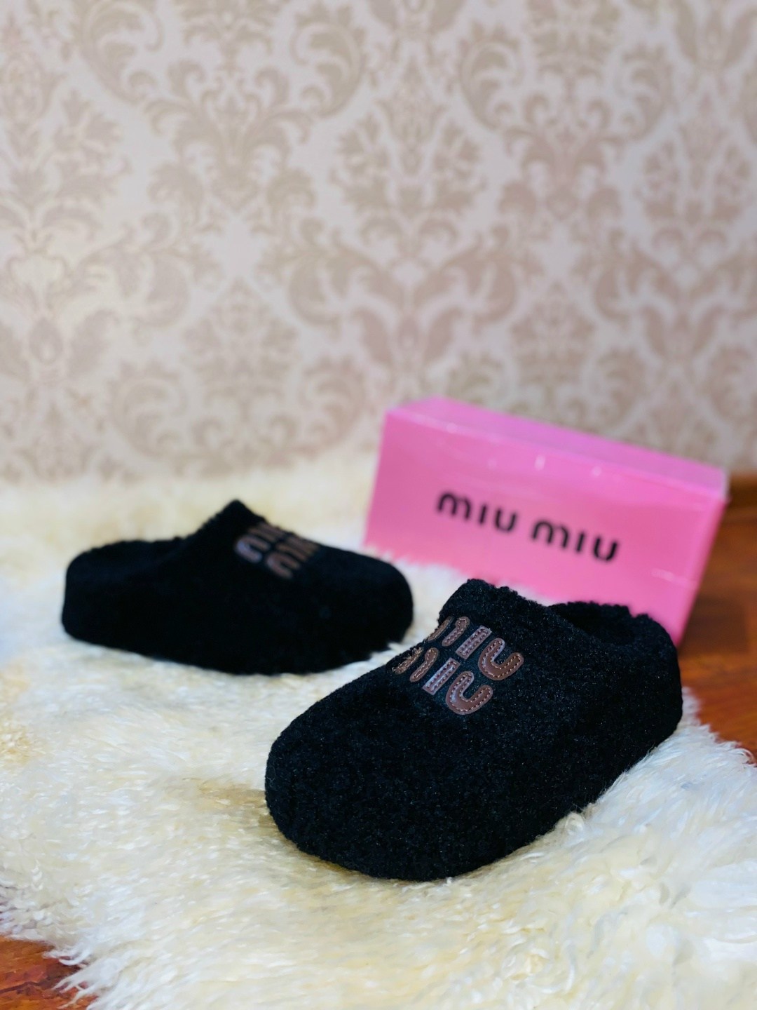 тапочки женские,,модные тапочки,домашние тапочки,тапочки miu miu