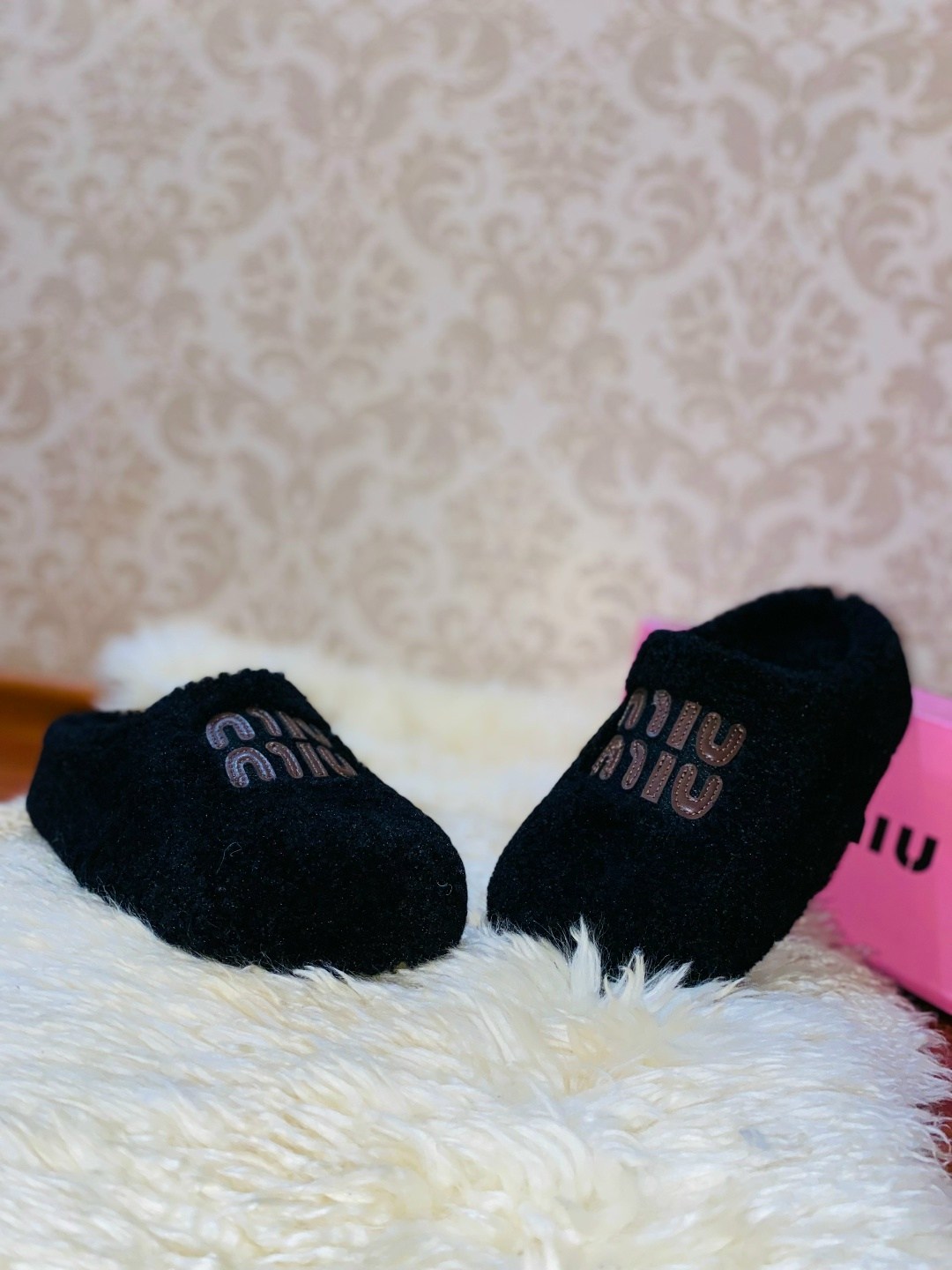 тапочки женские,,модные тапочки,домашние тапочки,тапочки miu miu