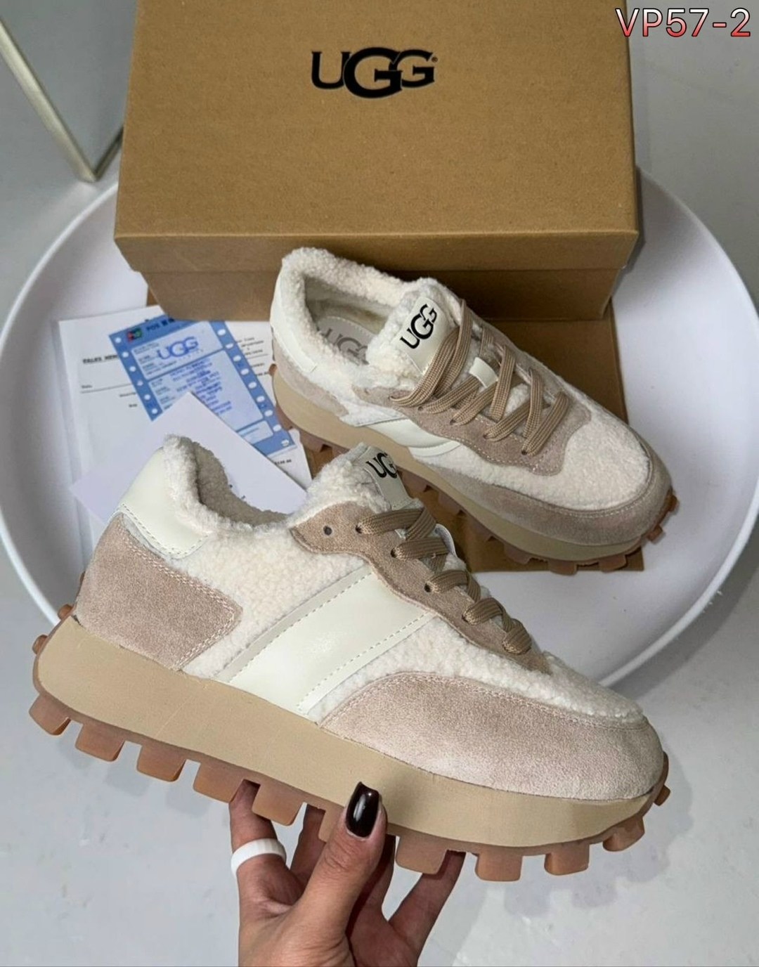 ,женские кроссовки,кроссовки брендовые,кроссовки стильные,повседневные кроссовки